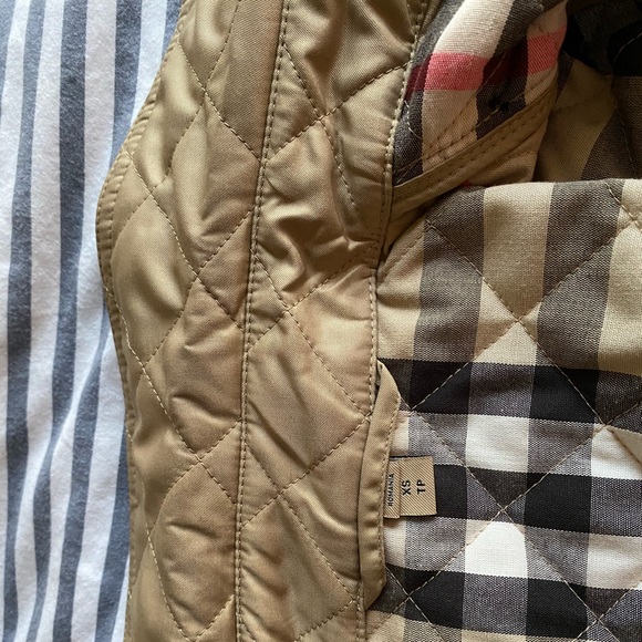 Burberry Ashurst Quilted Jacket - Picture 9 of 9